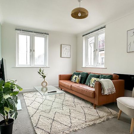 Luxury 2 Bedroom City Centre Apartment - Secure Parking - Amazing Location! Canterbury Ngoại thất bức ảnh