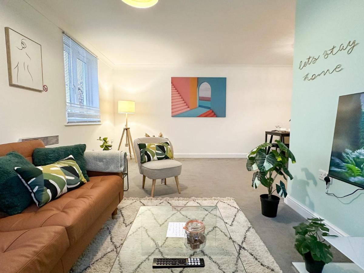 Luxury 2 Bedroom City Centre Apartment - Secure Parking - Amazing Location! Canterbury Ngoại thất bức ảnh