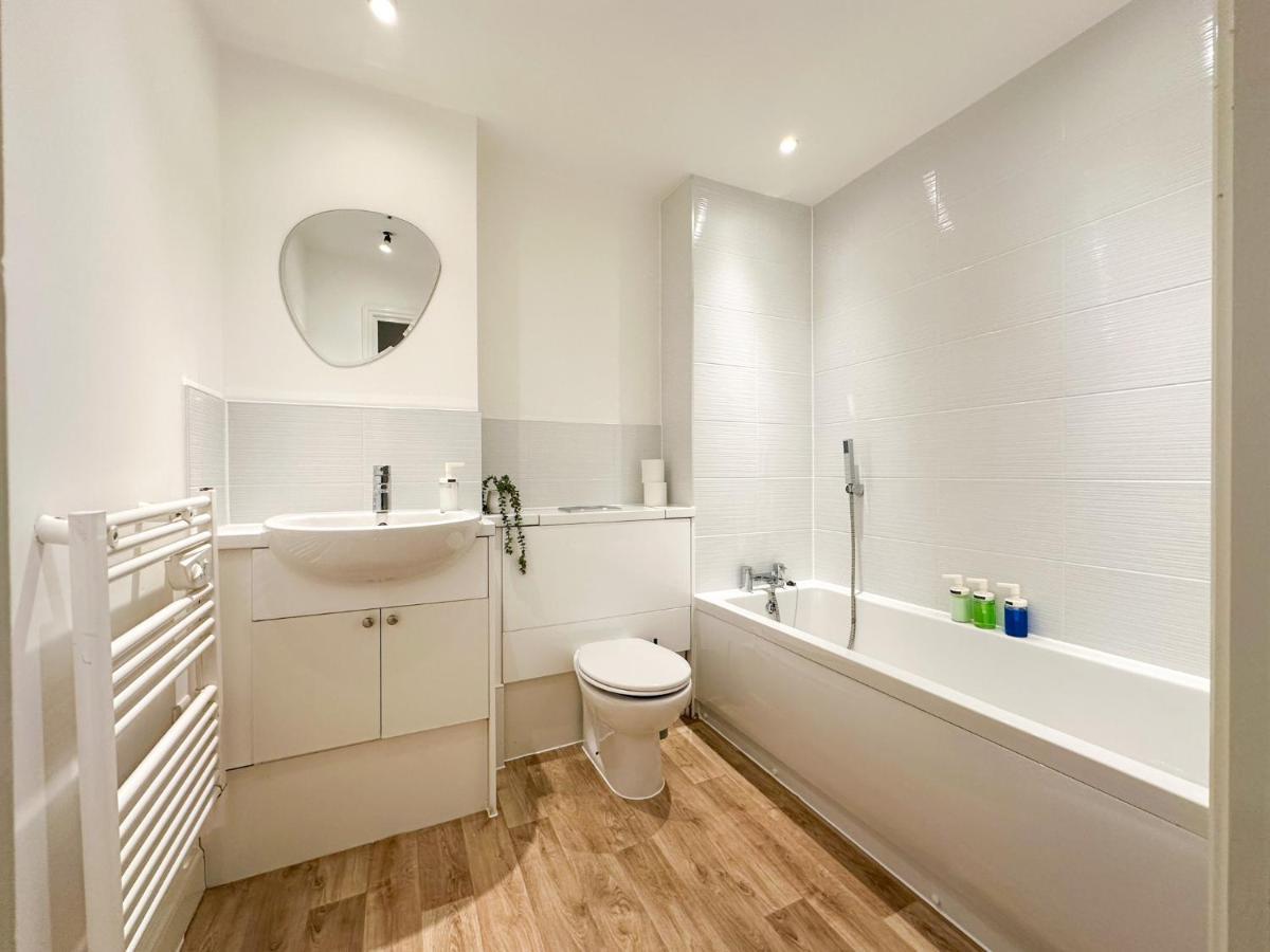 Luxury 2 Bedroom City Centre Apartment - Secure Parking - Amazing Location! Canterbury Ngoại thất bức ảnh