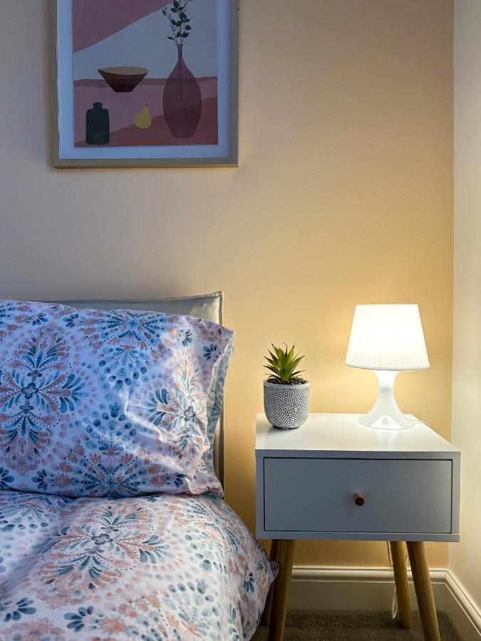 Luxury 2 Bedroom City Centre Apartment - Secure Parking - Amazing Location! Canterbury Ngoại thất bức ảnh