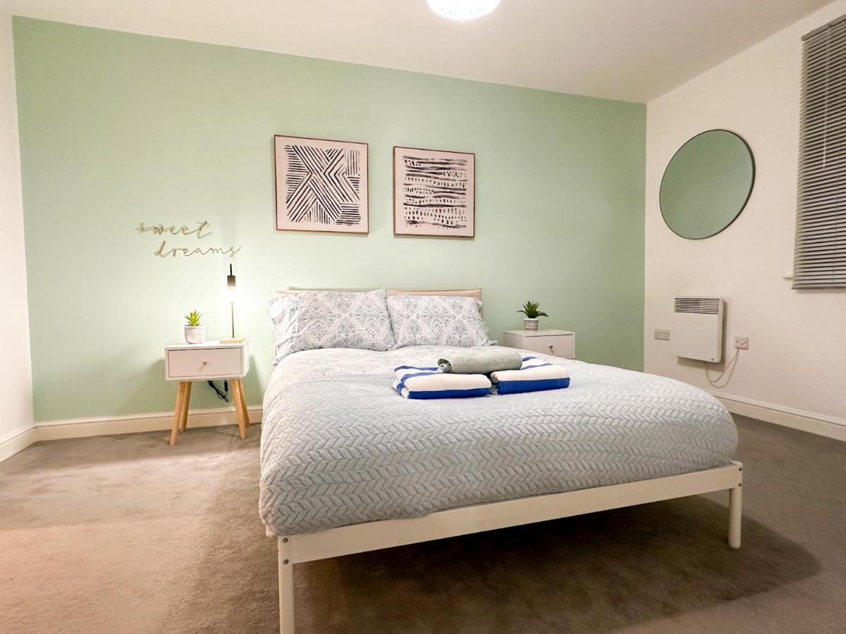 Luxury 2 Bedroom City Centre Apartment - Secure Parking - Amazing Location! Canterbury Ngoại thất bức ảnh