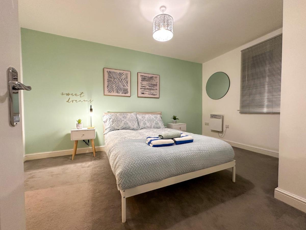 Luxury 2 Bedroom City Centre Apartment - Secure Parking - Amazing Location! Canterbury Ngoại thất bức ảnh