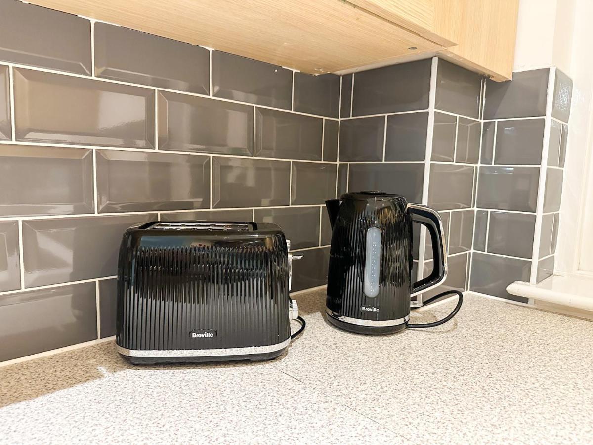 Luxury 2 Bedroom City Centre Apartment - Secure Parking - Amazing Location! Canterbury Ngoại thất bức ảnh
