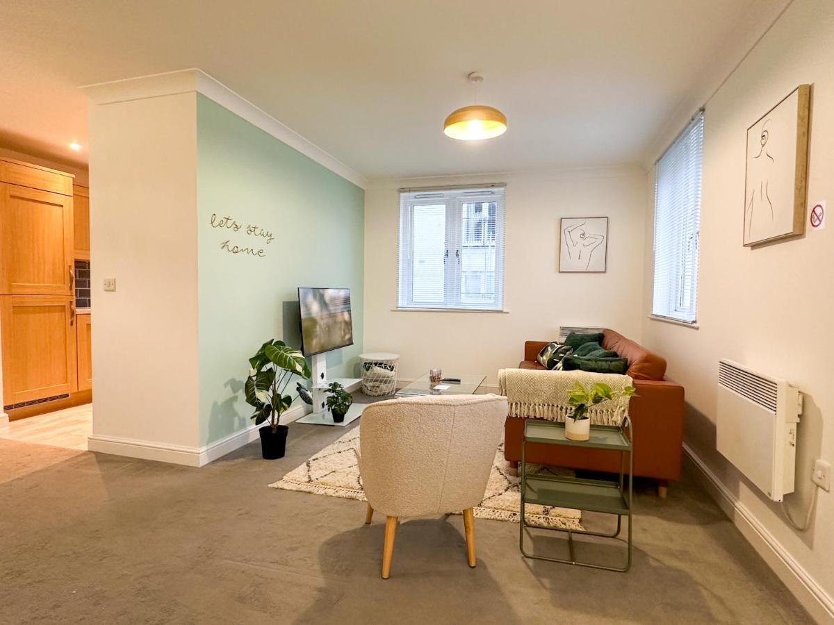Luxury 2 Bedroom City Centre Apartment - Secure Parking - Amazing Location! Canterbury Ngoại thất bức ảnh