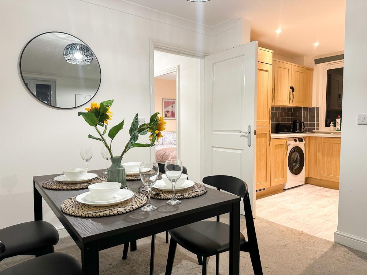 Luxury 2 Bedroom City Centre Apartment - Secure Parking - Amazing Location! Canterbury Ngoại thất bức ảnh