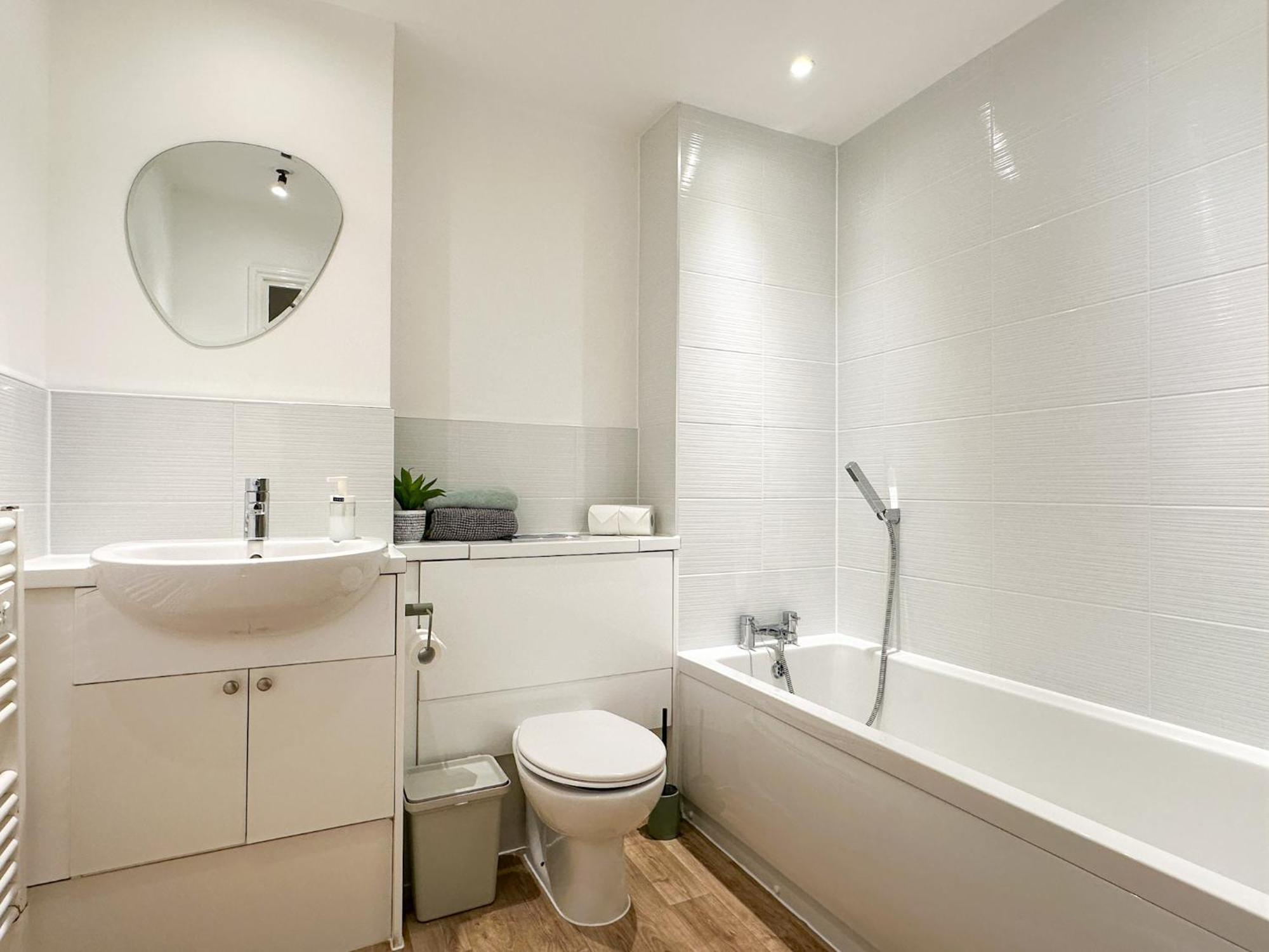 Luxury 2 Bedroom City Centre Apartment - Secure Parking - Amazing Location! Canterbury Ngoại thất bức ảnh